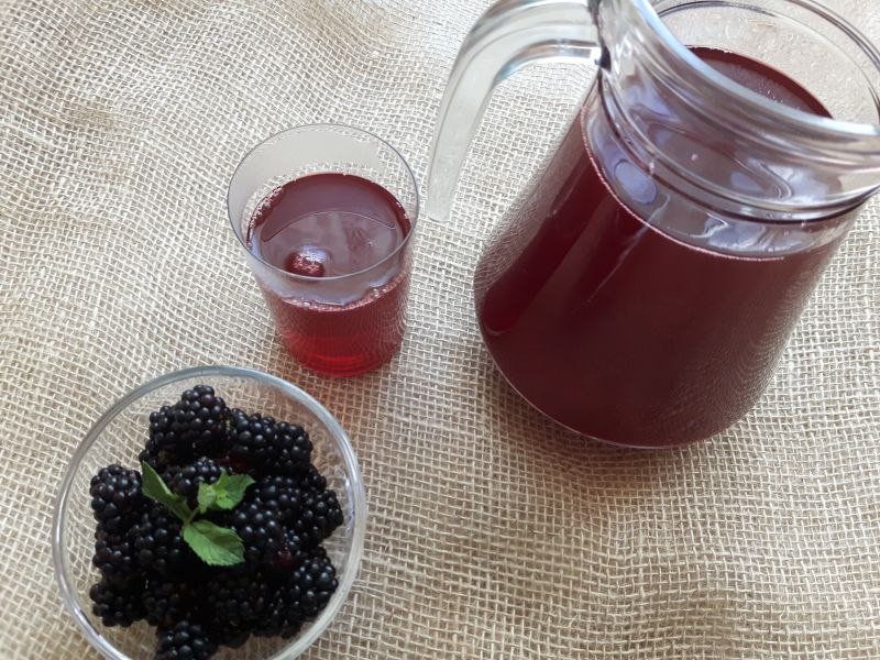 Kompot z lesnych jezyn Kompot z lesnych jezyn