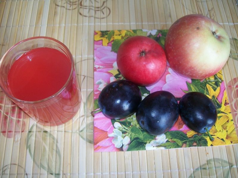 Kompot z nutką goździków Kompot z nutką goździków