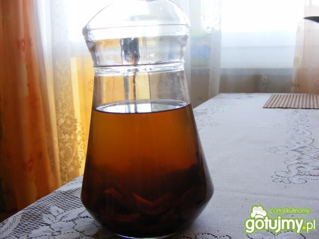 Kompot z suszonych jabłek i aronii.  Kompot z suszonych jabłek i aronii.