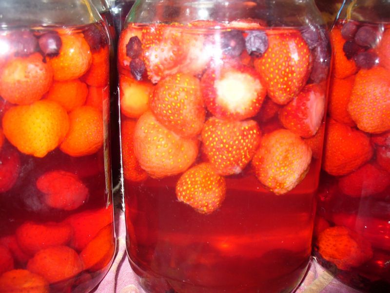 Kompot z truskawek z dodatkiem borówek Kompot z truskawek z dodatkiem borówek