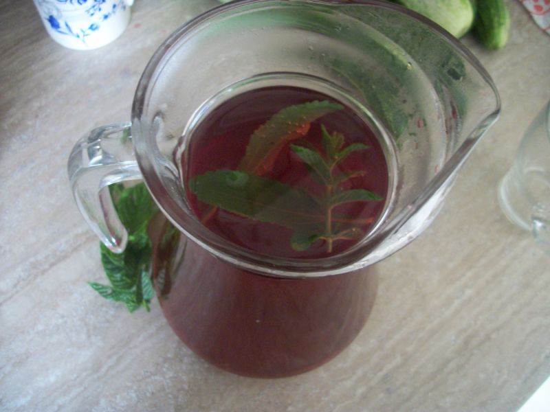 Kompot z wiśni z miętą i stewią Kompot z wiśni z miętą i stewią