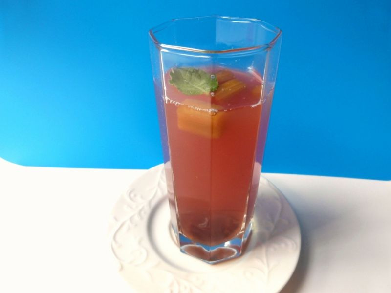 Kompot ze śliwek i rabarbaru