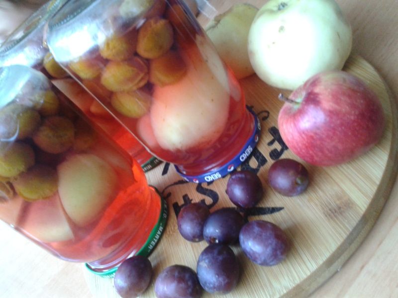 Kompoty z owoców mieszanych