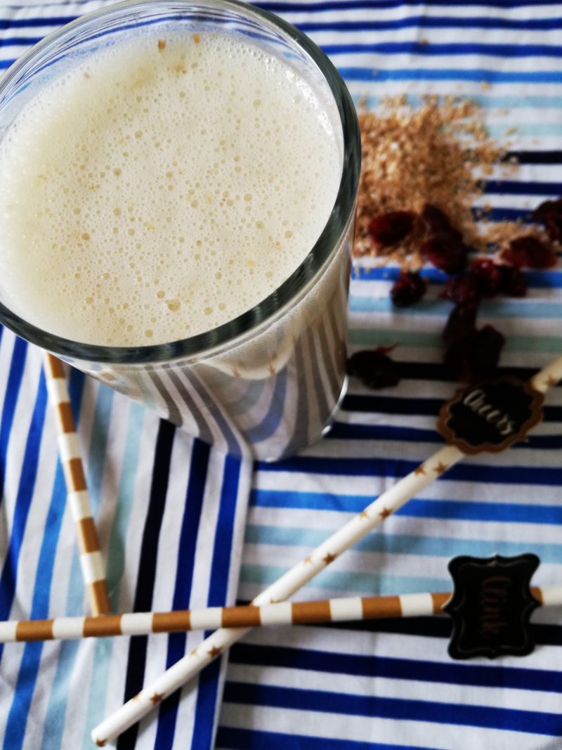 Komtajl jogurtowy z żurawiną Komtajl jogurtowy z żurawiną