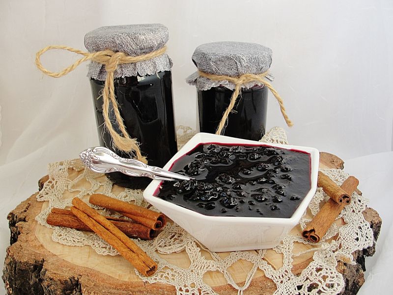 Konfitura borówkowa z szampanem i cynamonem 