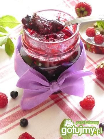 Konfitura jagodowo-malinowo-truskawkowa