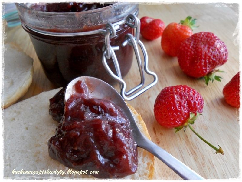 Konfitura truskawkowa z białą czekoladą Konfitura truskawkowa z białą czekoladą