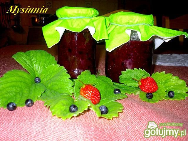 Konfitura truskawkowa z jagodami Konfitura truskawkowa z jagodami