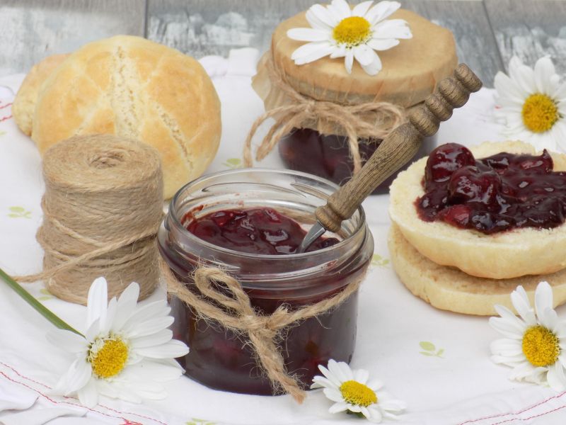 Konfitura wiśniowa z kakao, czekoladą i cynamonem Konfitura wiśniowa z kakao, czekoladą i cynamonem