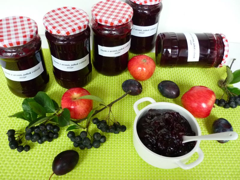 Konfitura z aronii, jabłek i śliwek Konfitura z aronii, jabłek i śliwek