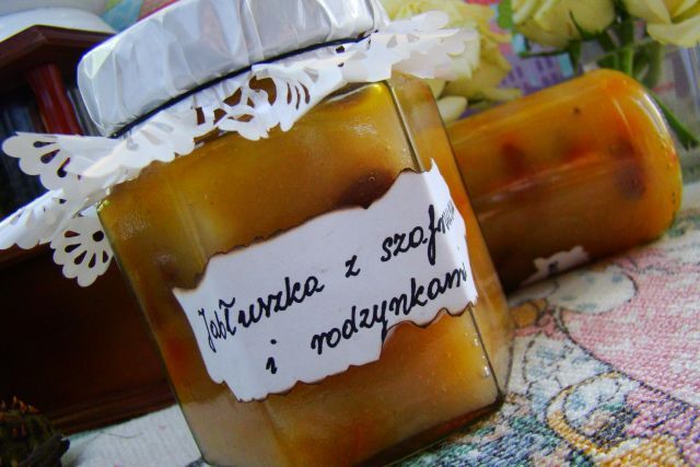 Konfitura z jabłek z rodzynkami i szafranem Konfitura z jabłek z rodzynkami i szafranem
