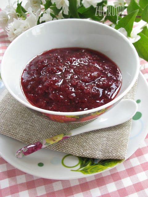 Konfitura z truskawek i kwiatów bzu czarnego 