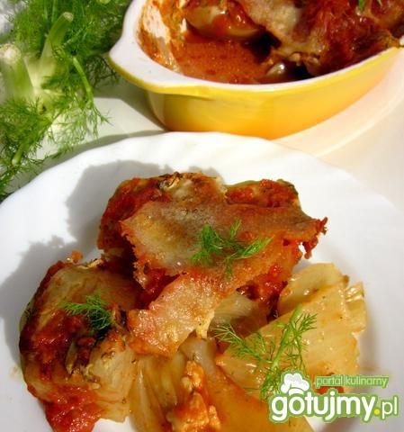 Koper włoski z mozzarellą w pomidorach