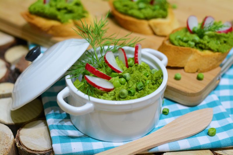 Koperkowa pasta z zielonego groszku