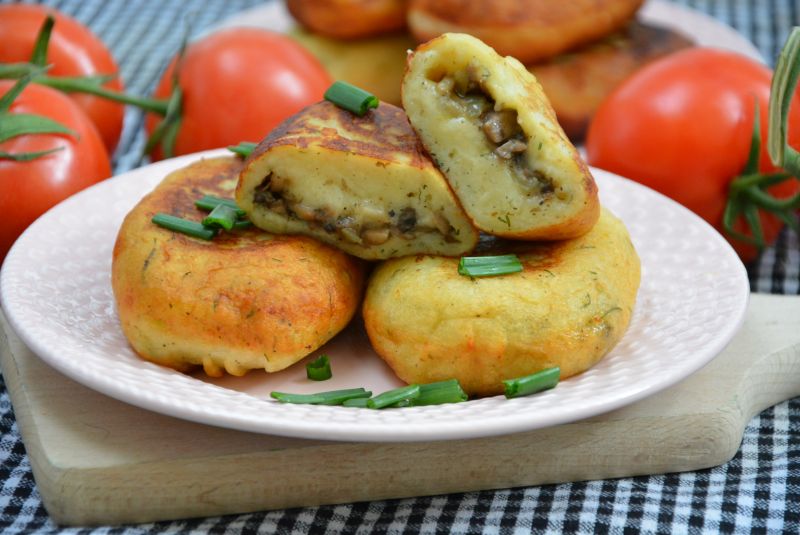 Koperkowe kotlety z młodych ziemniaków z farszem