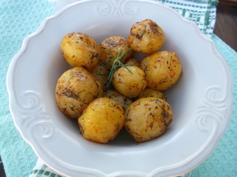 Koperkowo-rozmarynowe młode ziemniaczki