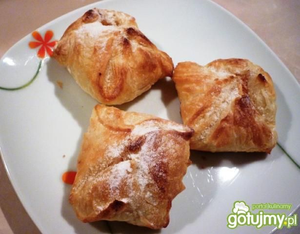 Koperty z ciasta francuskiego z jabłkami Koperty z ciasta francuskiego z jabłkami