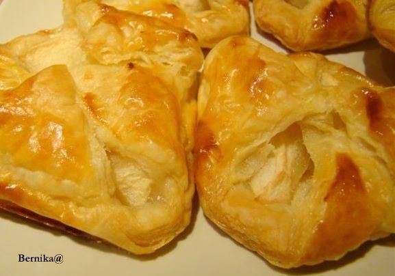 Koperty z jabłkiem w cieście francuskim 