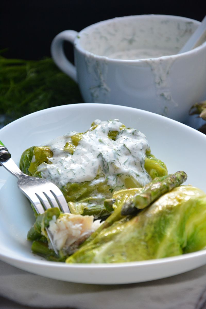 Koperty z młodej kapusty z miętusem i szparagami Koperty z młodej kapusty z miętusem i szparagami