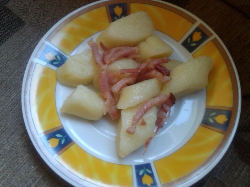 Kopytka boczkiem okraszane