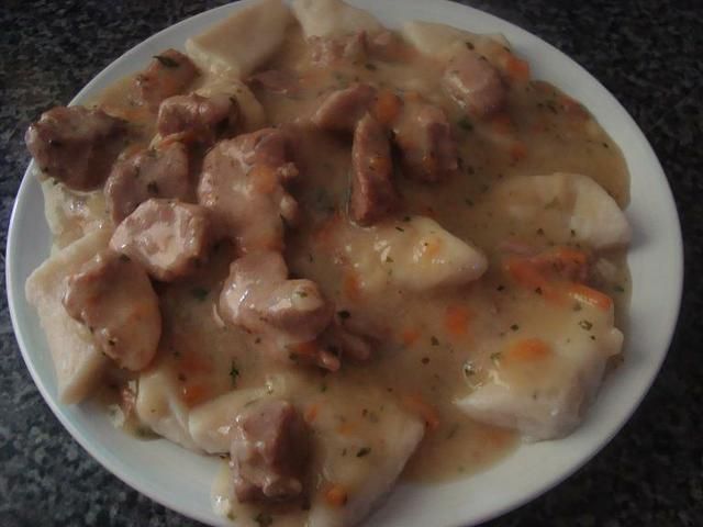 Kopytka w mięsnym gulaszu Kopytka w mięsnym gulaszu