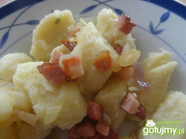 Kopytka z boczkiem i cebulką Kopytka z boczkiem i cebulką