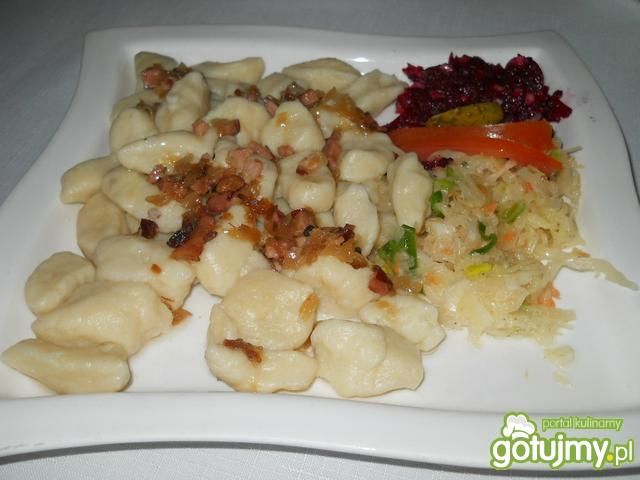 Kopytka z boczkiem i cebulką  Kopytka z boczkiem i cebulką