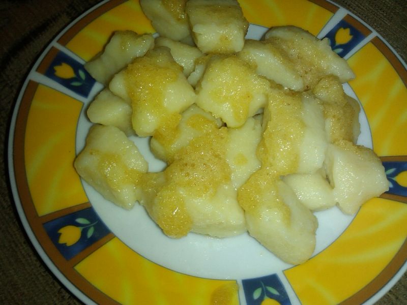 Kopytka z bułką na maśle 