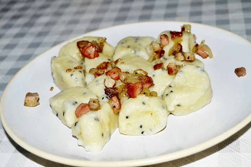 Kopytka z czarnuszką  Kopytka z czarnuszką