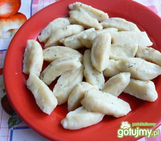 Kopytka z koperkiem suszonym