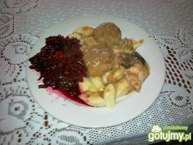 kopytka z sosem i pulpetami kopytka z sosem i pulpetami