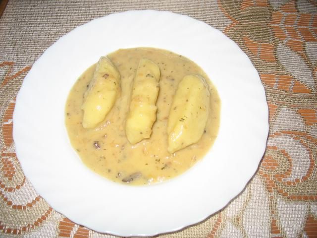 Kopytka z sosem pieczeniowym