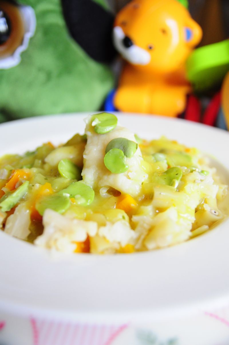 Kopytka z warzywami w sosie cebulowym