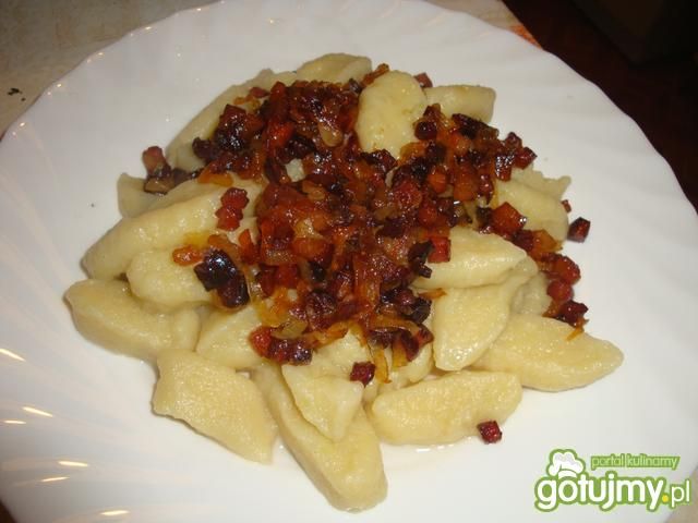 Kopytka z wędzonym boczkiem