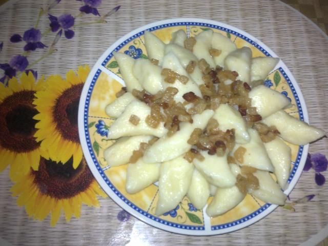 Kopytka ze skwareczkami