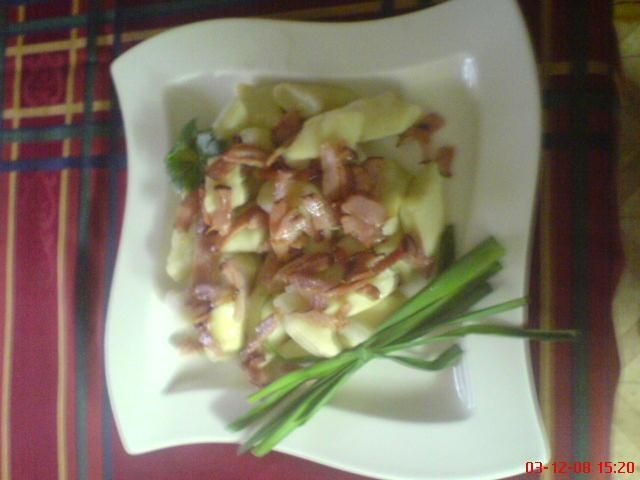 Kopytka ze wstążką boczku