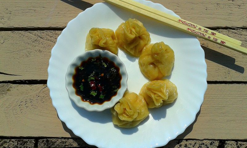 Koreańskie pierożki mandu z kurczakiem i porem