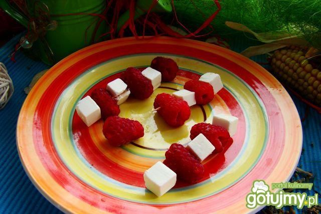 Koreczki malinowo serowe