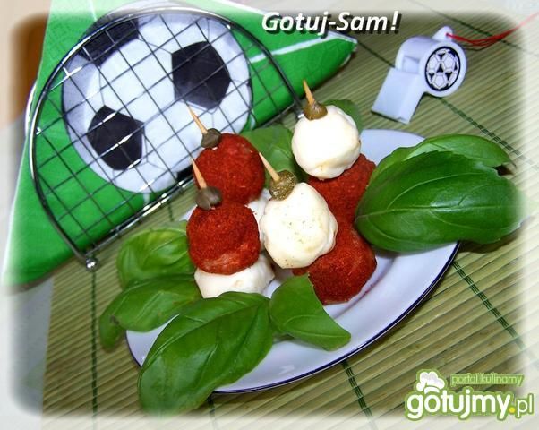 Koreczki-piłeczki biało-czerwone. Koreczki-piłeczki biało-czerwone.