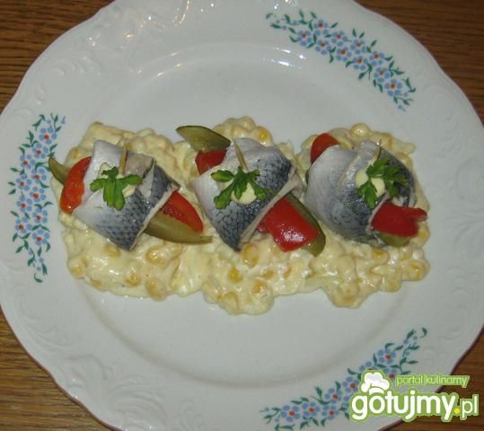 Koreczki śledziowe.