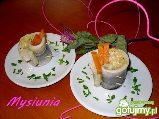 Koreczki śledziowe z musztardą