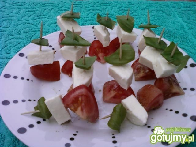 Koreczki w barwach włoskiej flagi:)  Koreczki w barwach włoskiej flagi:)