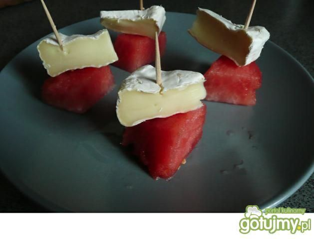 Koreczki z arbuzem i camembertem Koreczki z arbuzem i camembertem