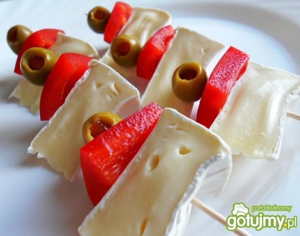 Koreczki z camembertem