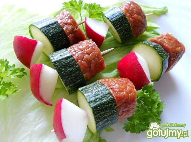 Koreczki z kiełbasą jałowcową