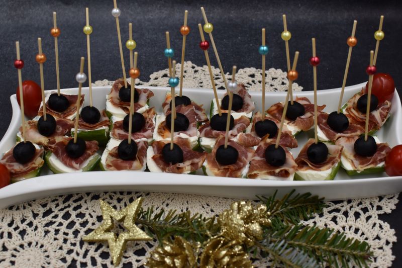 Koreczki z ogórkiem