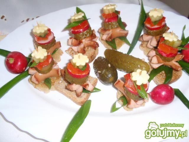 Koreczki z paróweczki  Koreczki z paróweczki