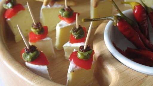 Koreczki z sera brie 