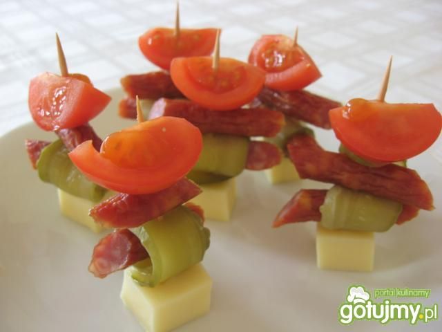 Koreczki z serem i kabanosami