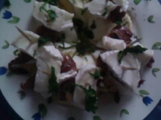 Koreczki z serem kozim.